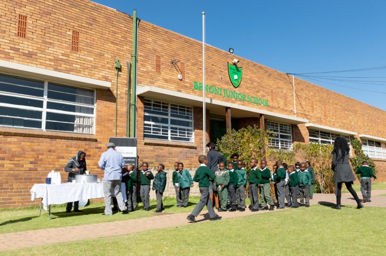 Late Online Applications for Grade 1 and 8 Ends Tonight