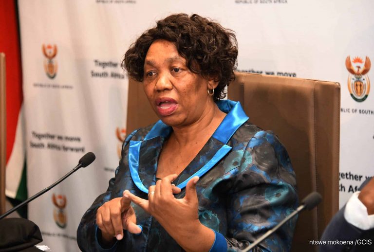 Schools Reopening Chaos and Rancour As Motshekga Opts For Postponement