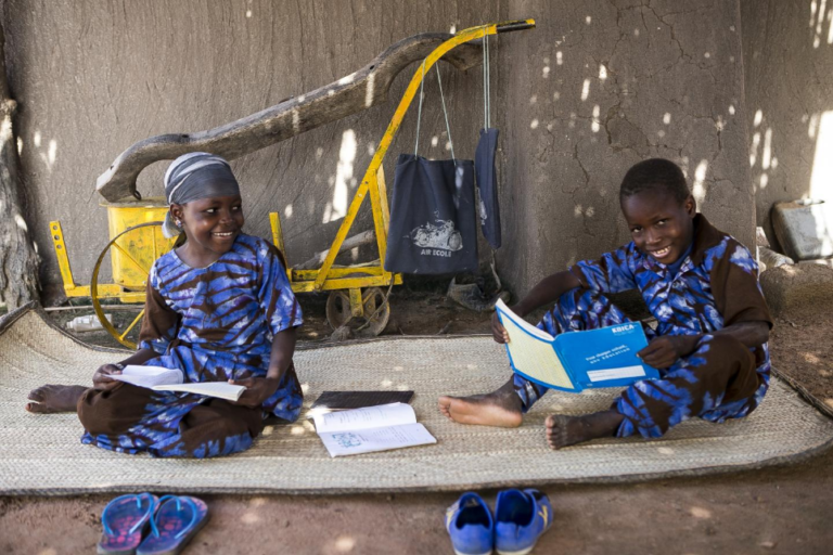 Mali: The joy of preparing a return to the classroom and to school.