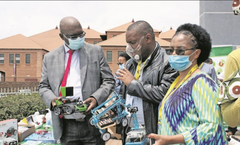 Best Mathematics And Physical Science Learners Honoured By MEC for Education