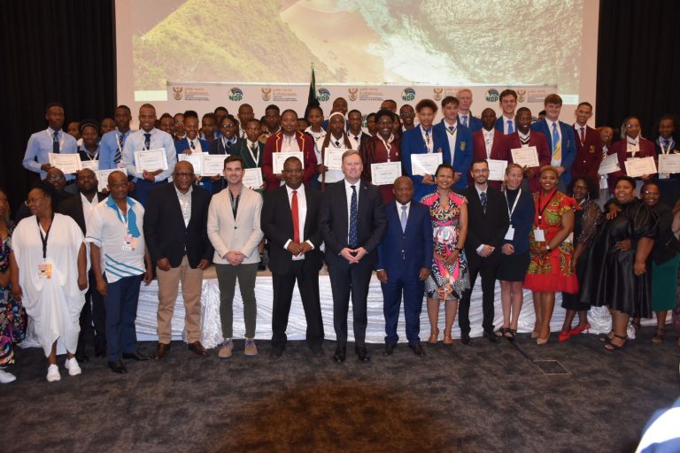 Govt hands out bursaries to students who want to help build SA