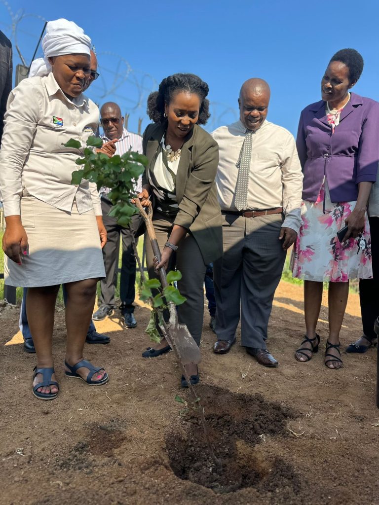 Ramokgopa integrates food security across Gauteng schools