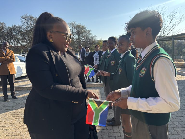 Ministers hand over smart tablets to Glenvista Primary School