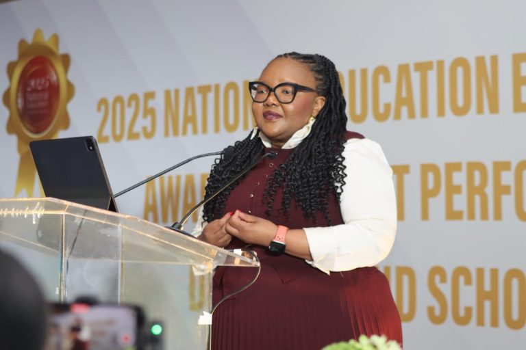 Basic Education honours top schools and districts