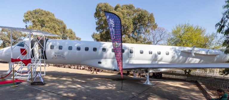 Airlink donates jet to engineering school 
