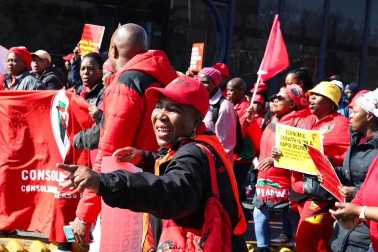 COSATU rejects proposed 4.1% pay hike for public office bearers