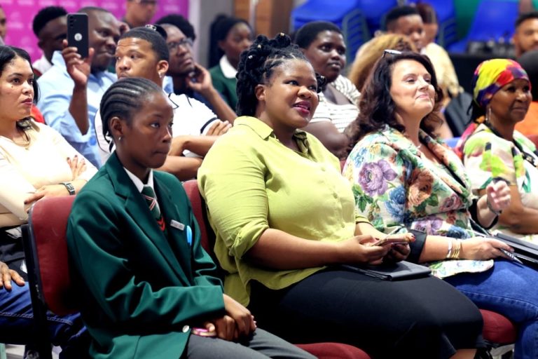 Mhlauli encourages ‘curiosity’ at Vredenburg digital library handover