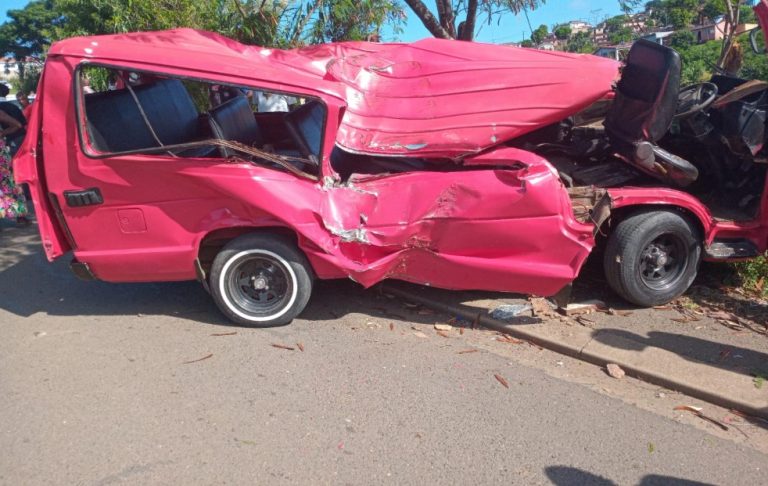 Scholar transport driver on the run after KwaMashu crash leaves one child dead, 14 badly injured