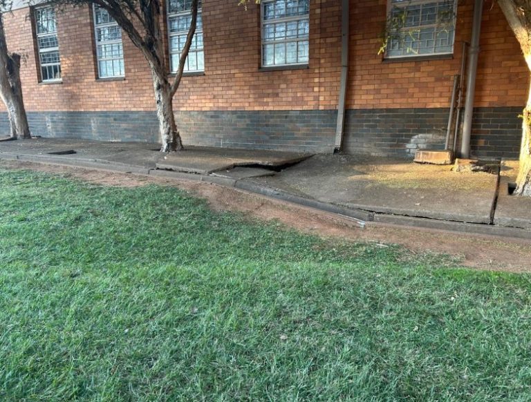 Sinkhole threat forces assessment at Laerskool Stilfontein